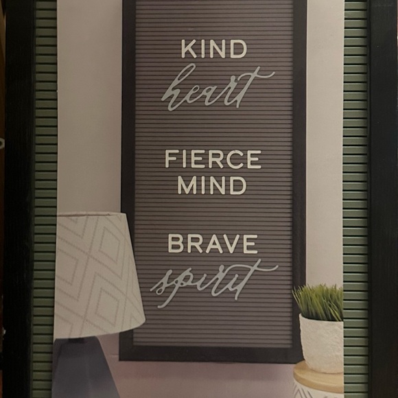 Wall‎ Decor - Picture 3 of 4